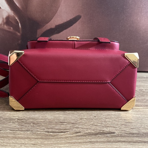 MK Manhattan Leather Logo Satchel NWT - Picture 7 of 9